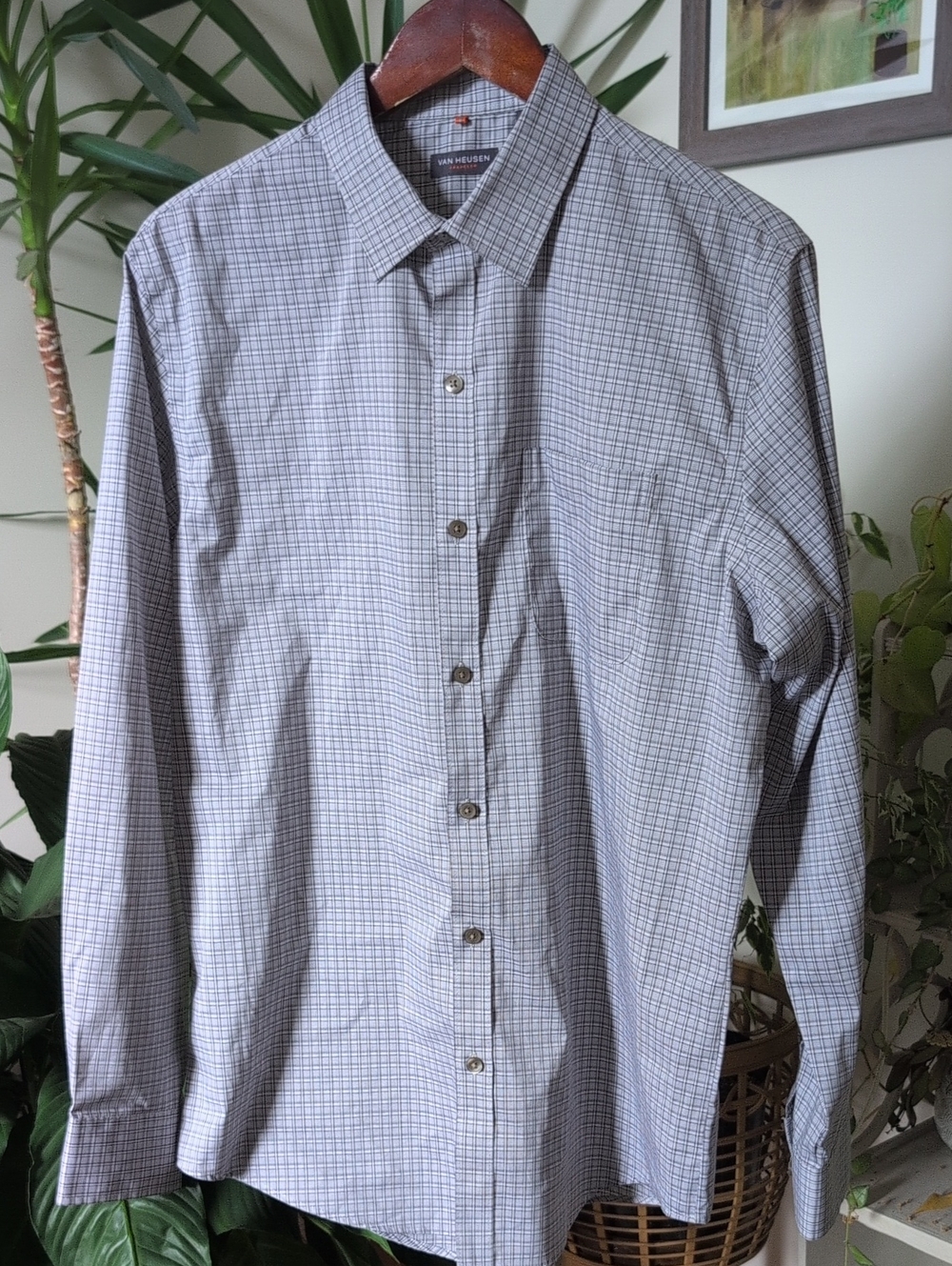 NWOT Van Heusen Men’s Long-Sleeve White and Gray Plaid Button-Up Shirt